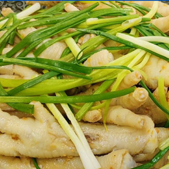 Chân gà hấp hành