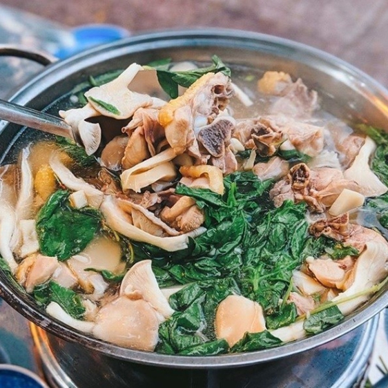 Lẩu gà lá é