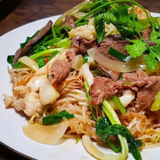 Hủ tiếu áp chảo